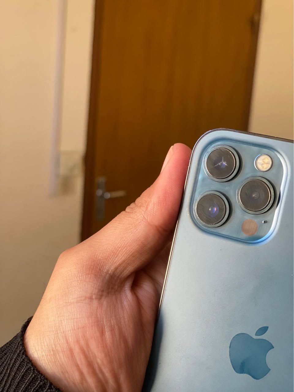 سلام عليكم .. 

ايفون 12 برو ماكس 

ذاكرة 256

بطارية 74 

بي خدش بسيط بالكامرة بس ابدا مماثر على الكامرة 
وخدش بالضهر بسيط 

وسماعتة الخارجية صوتهة ضعيف 

مثل ما موضح بالصور 

كلشي بي بلادي ما مبدل ولا قطعة 

ما مفتوح ابداً 

تك سيم كارت 

السعر 300 الف بيجي, صلاح الدين


**إذا كنت صاحب هذا الإعلان وتريد حذفه لأي سبب، رجاءا أرسل رسالة إلى الدعم الفني**