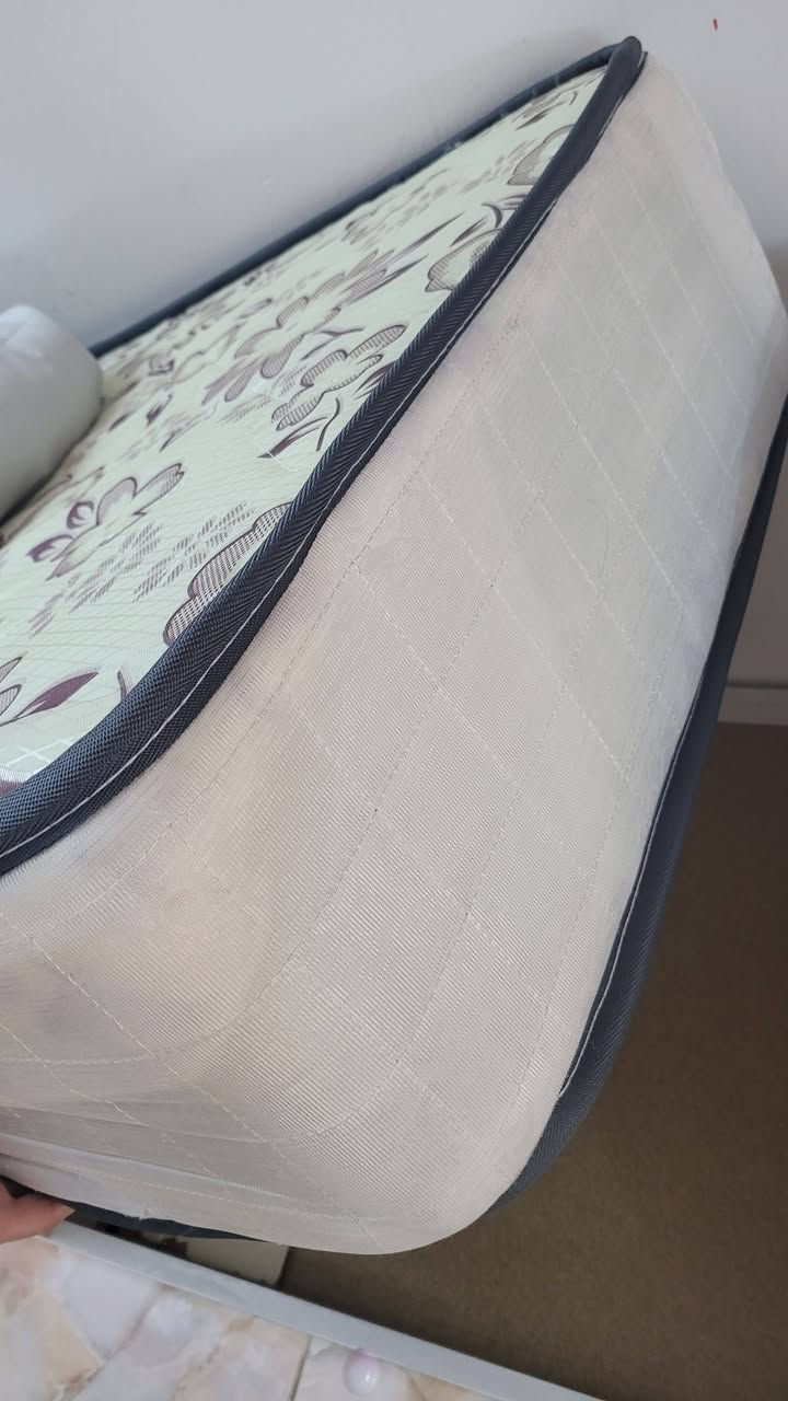 عندي هاي الجربايه مسويتها ٢ جرابي وحده ام نفر وحده تكفي لل5 سنوات و دوشك سفنج عالي اصلي اخذته ب٤٠ 
اريدهم ب75 هي والدوشك 
مكاني حي الجامعه


**إذا كنت صاحب هذا الإعلان وتريد حذفه لأي سبب، رجاءا أرسل رسالة إلى الدعم الفني**
