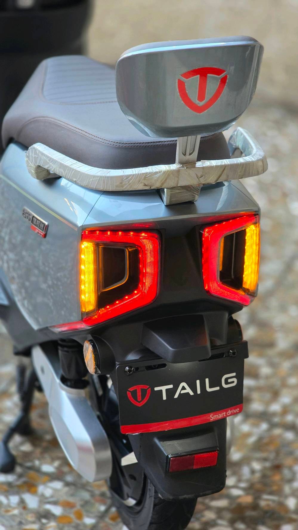 دراجه شحن للبيع فووول مواصفات  نوع 
f73 ,s100

دراجه شحن للبيع فووول مواصفات شركة تاليج TALIG تيسلا موديل 2025.. ..الدراجة شخط ما بيها لا شخوط لا كسر لا اي قطعه متضرره او مبدله على وضع الوكالة الدراجه نظيفة حييل من الشغل للبيت حتى تايرات وبطاريات بعدهن جدد عل شركة 
والمواصفات كثيره و معروفه منها غير معروف 
بريك دسك فلنجه 

بريك امامي مصاحب مع الخلفي 
(ABS)??
إنذار سرقه عالي الصوت مع نظام امان ⚔️🕶
بك للرجوع إلى الخلف 
مثبت سرعه بصمات 2 جدد?
?اشاره يمين يسار + ليد نهاري ليلي
 
مصباح عالي ناصي قوي زنون من الشركة 

حجم الملف 2500 واط 

بطاريات حجم كبير الطوال المسطرة مو الصغار🔋🔌 

*([الدراجة وكالة أمانة الله ورسوله ])*

عنوان : بغداد / حي القاهره تحت جسر البنوك 
للاستفسار المراسله على الرقم واتساب ***********
