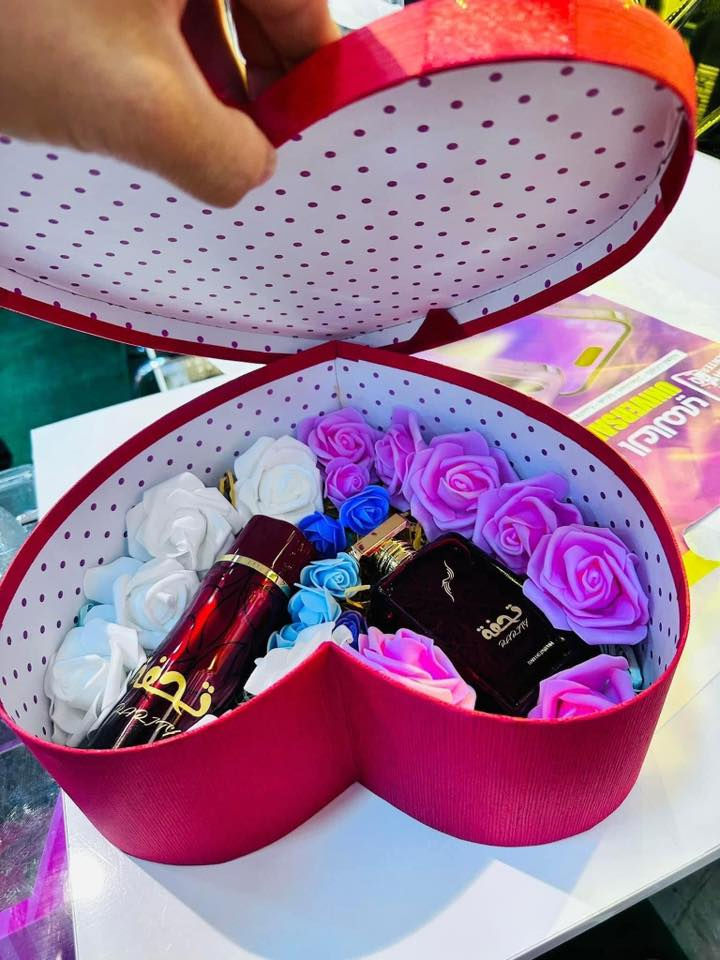 مع اقتراب العام الجديد
 نستمر معكم بتغليف الهدايا

متواجدين لل12 ليلآ

احجز هديتك عن طريق الاتصال او مراسله البيج
***********
عنوانا.  الشرقاط.   اسديرة وسطى.   مدخل سوق الموبايلات
