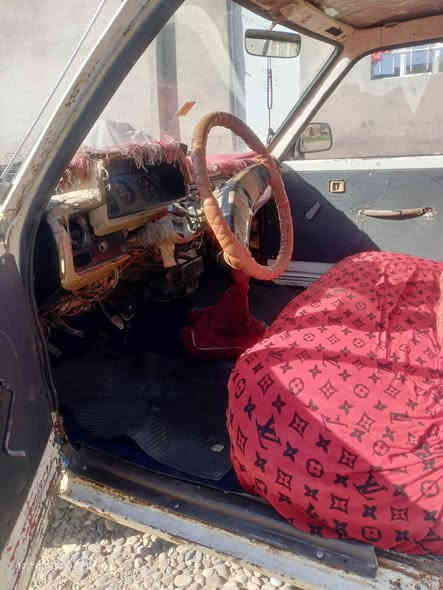 السلام عليكم 

بكم 80 للبيع محرك بي بداية بخار كير شاصي اكسل شرط باتري جديد تواير جدد كابريتة جديدة سيارة حلوة حيل مال جناي السعر 13 بيهة مجال للاستفسار الاتصال ***********
