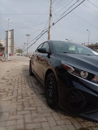 سلام وعليكم كيه فورتي موديل 24للبيع السياره دخول جديد بدون رقم السياره...