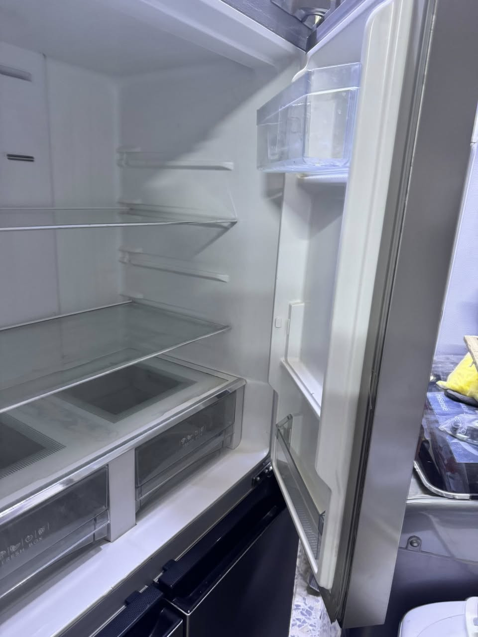 السلام عليكم ثلاجة أربع أبواب جديدة جديدة مشتغله شى قليل كلش ماركة تكما سعرها ٤٥٠ الف
سبع ابكار مقابل ثانوية الانتصار ***********
