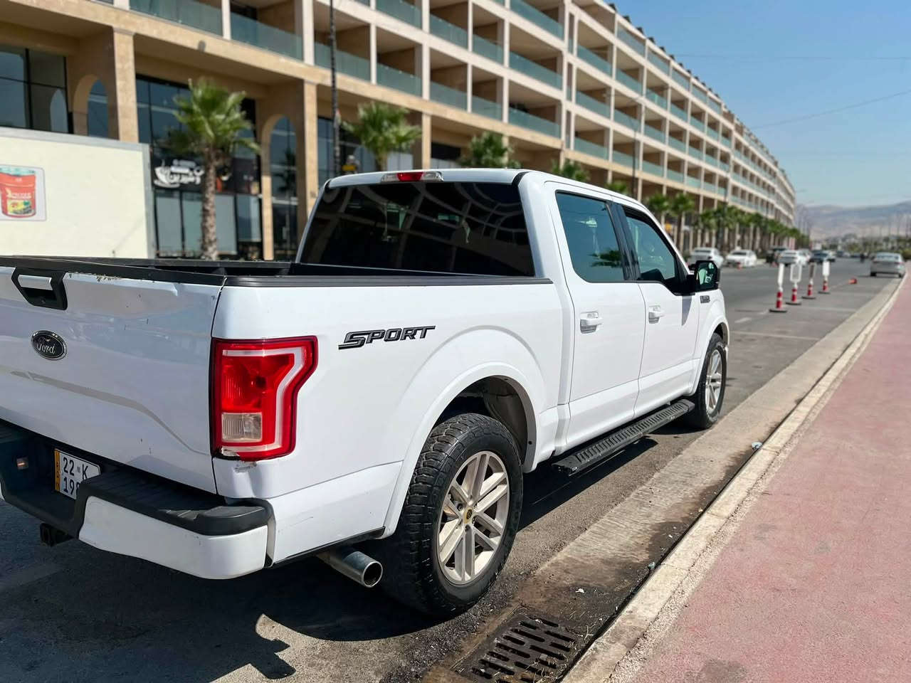 فۆرت F150
مۆدێل 2017 
رەنگی سپی بەفری
سەیارەکە هشت بستۆنە واتا V8
سەیارەکە زۆر خاوێنە و بێ مەسروفە بێ بۆیاخە هەموو گیانی بەشەرت مالی دۆستە 
رەقەم سەنەوی تاکو 2028 تازەیە 
نرخی 188 وەرەقە 
***********
شوێن / سلێمانی
