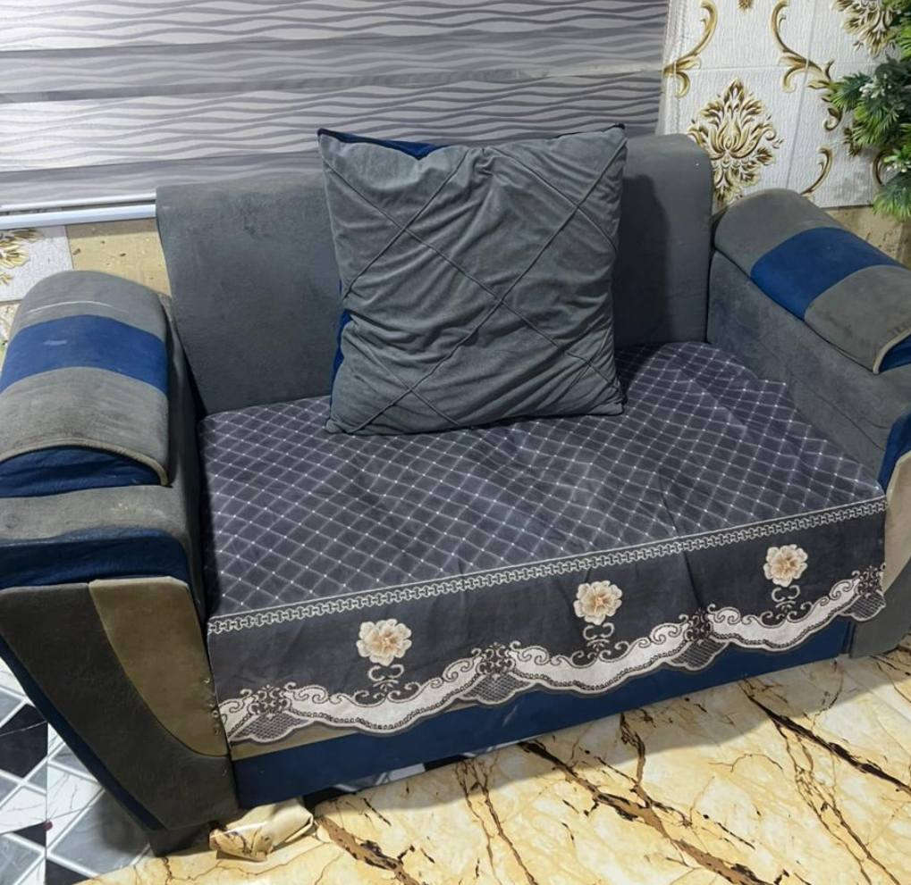 تخم نضيف كلش اخو الجديد اسفنج عالي استعمال قليل السعر 350 وبي مجال مكاني الحيانيه موسى الكاضم عل مستطيل ***********

