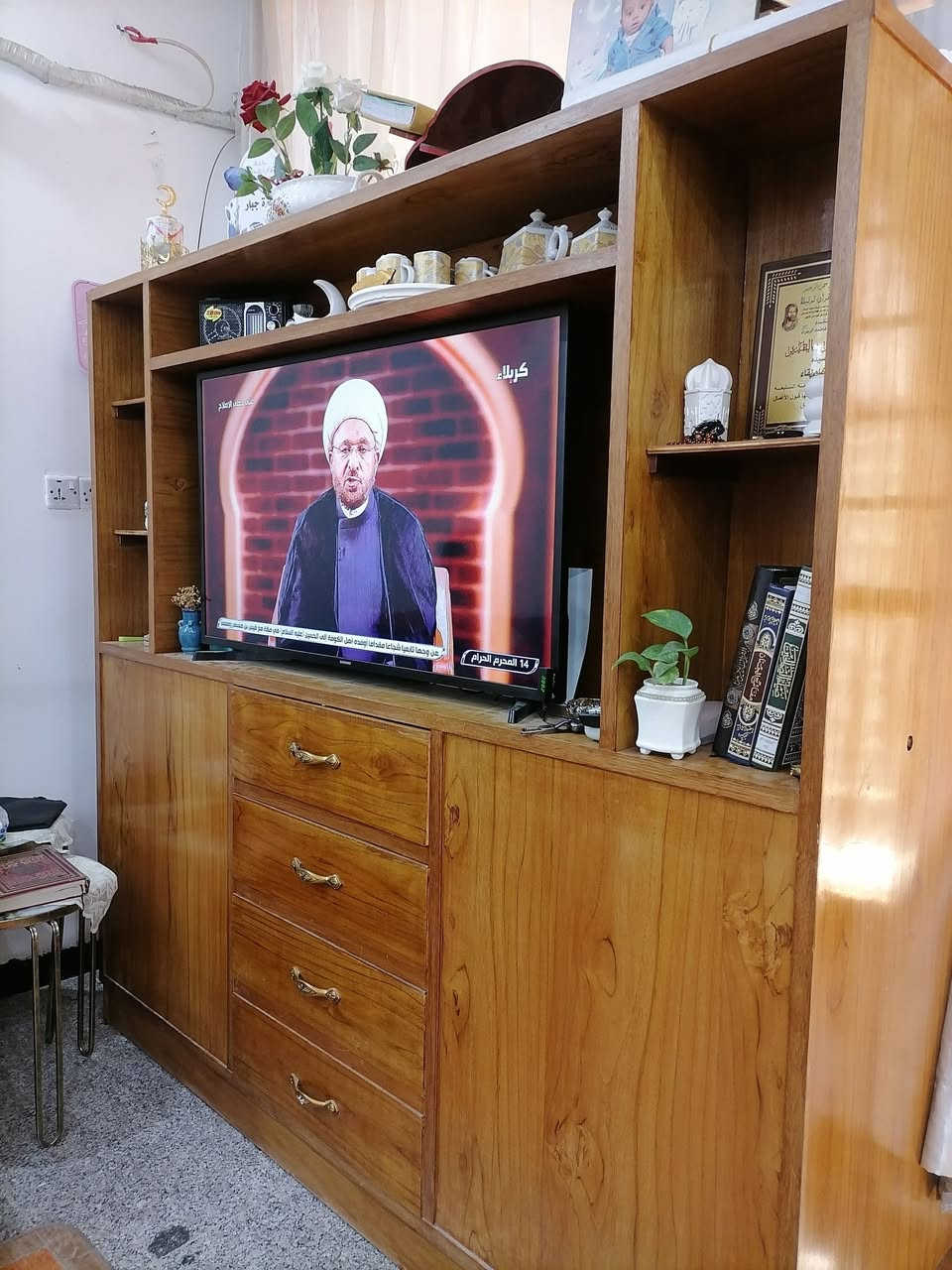 بوفيه وجهين بيه للبيع َمكاني كاظميه بسعر مناسب
الاتصال على الرقم ***********
