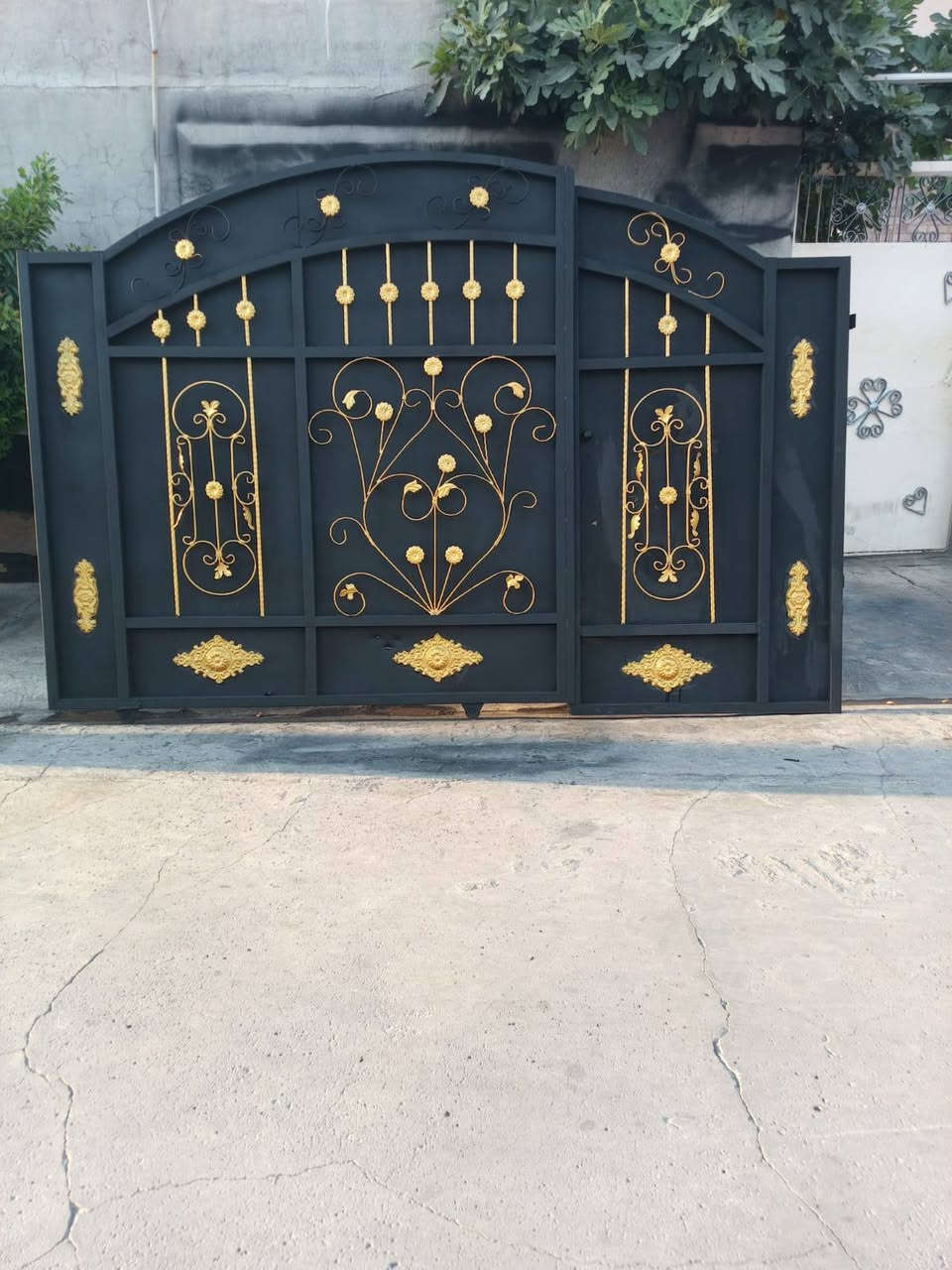باب سلايت عرض 3امتار وارتفاع 2مترين سعره 200/للتواصل ***********
