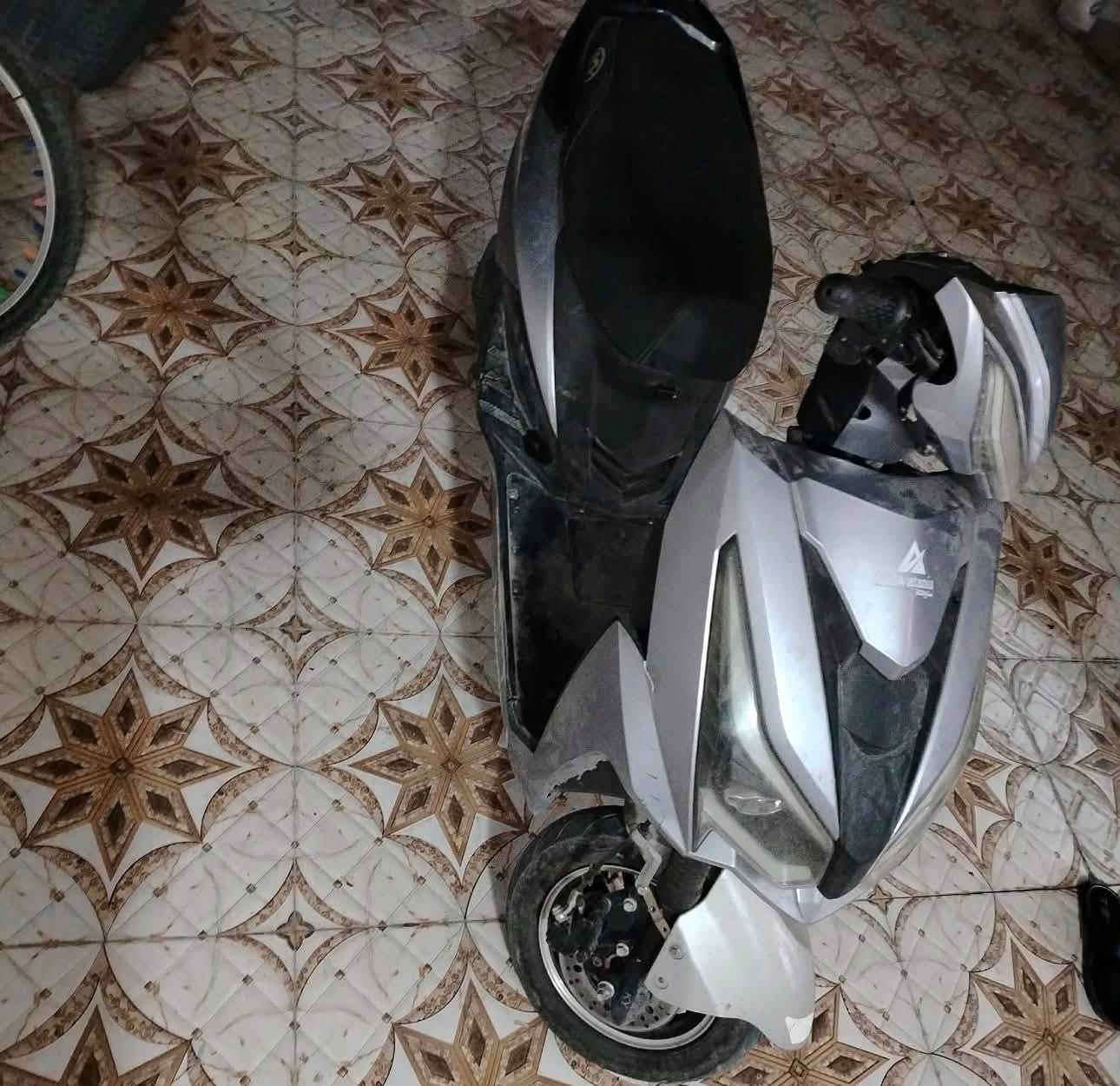 سلام عليكم
سكنس شحن للبيع 
دراجه خير من الله
بصمه تشغيل عن بعد 
مانع سرقه 
أضويه
دبل اشايرٓ
دراجه تخبلٓ 
كله بلادي 
شغاله بس يرادله تبديل بطاريه فقط 
سعرو ٣٥٠قفللل 
مكاني سهل نينوى مجمع طيبه 
للاستفسار اكثر 
***********
