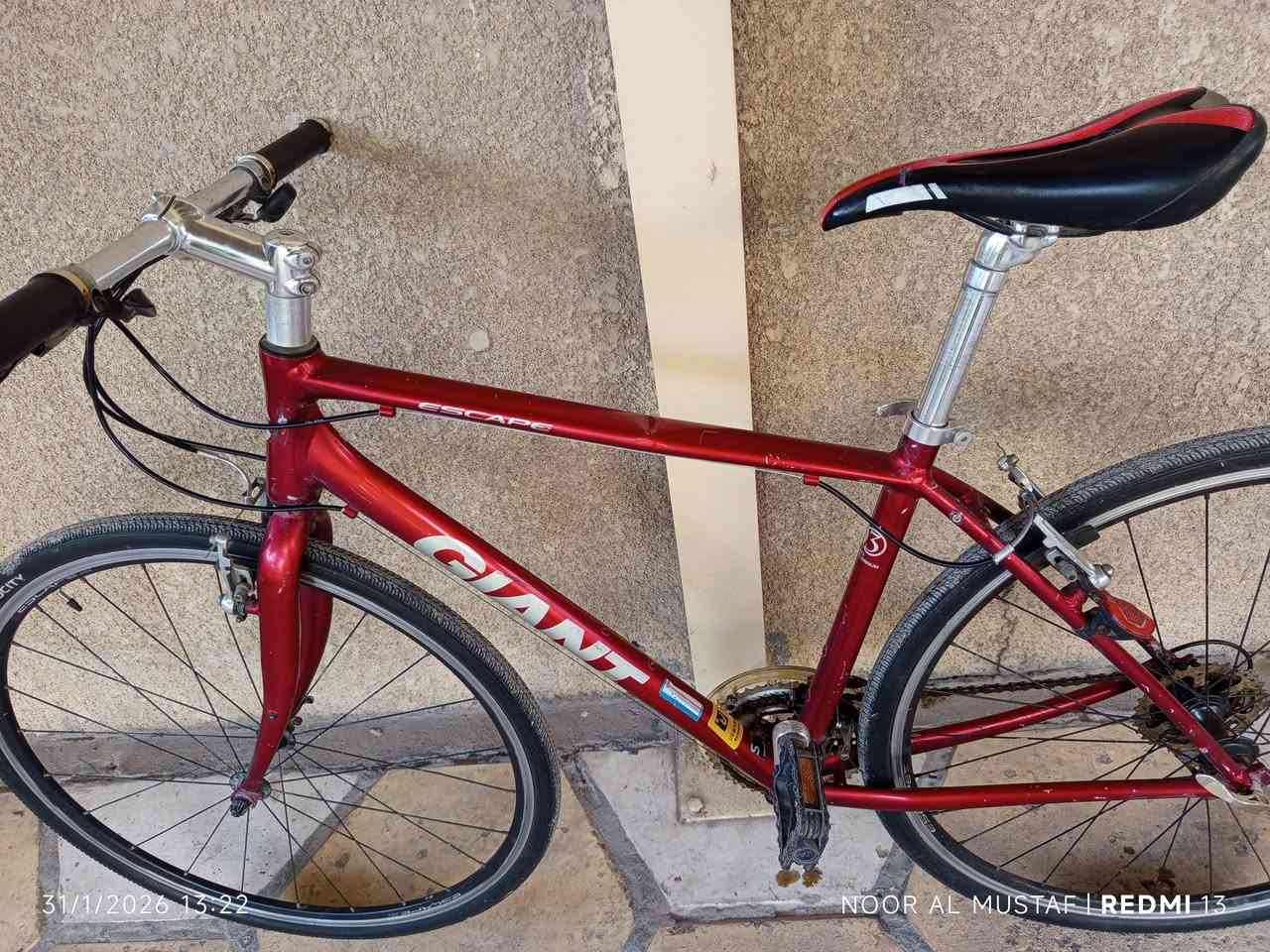 السلام عليكم
جاينت سكيب حديث و نضيف 

فول المنيوم ما نقصة اي شي 

.حجم الفريم S 

.حجم التاير 28 

اللون دم الغزال ❤️

.تايرات اصلية و جوابة كذالك 

السعر 150 و بي مجال بسيط 

مكاني بغداد العامرية ما عندي توصيل 

.للتواصل واتساب او تلفون 

***********
