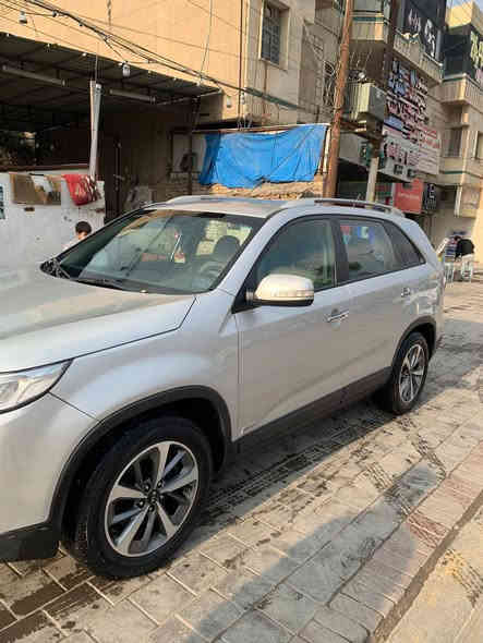 السلام عليكم سورنتو للبيع موديل 2015 وارد امريكي سياره بية ثلاثة قطع صبغ سيارة نظيفة مال جناي سيارة باسمي رقم بغداد أي استفسار الاتصال على رقم ***********  صدر امامي خلفي جديد محرك 2/400 السعر 130 وبية مجال قليل مكان السيارة بغداد حي اور
