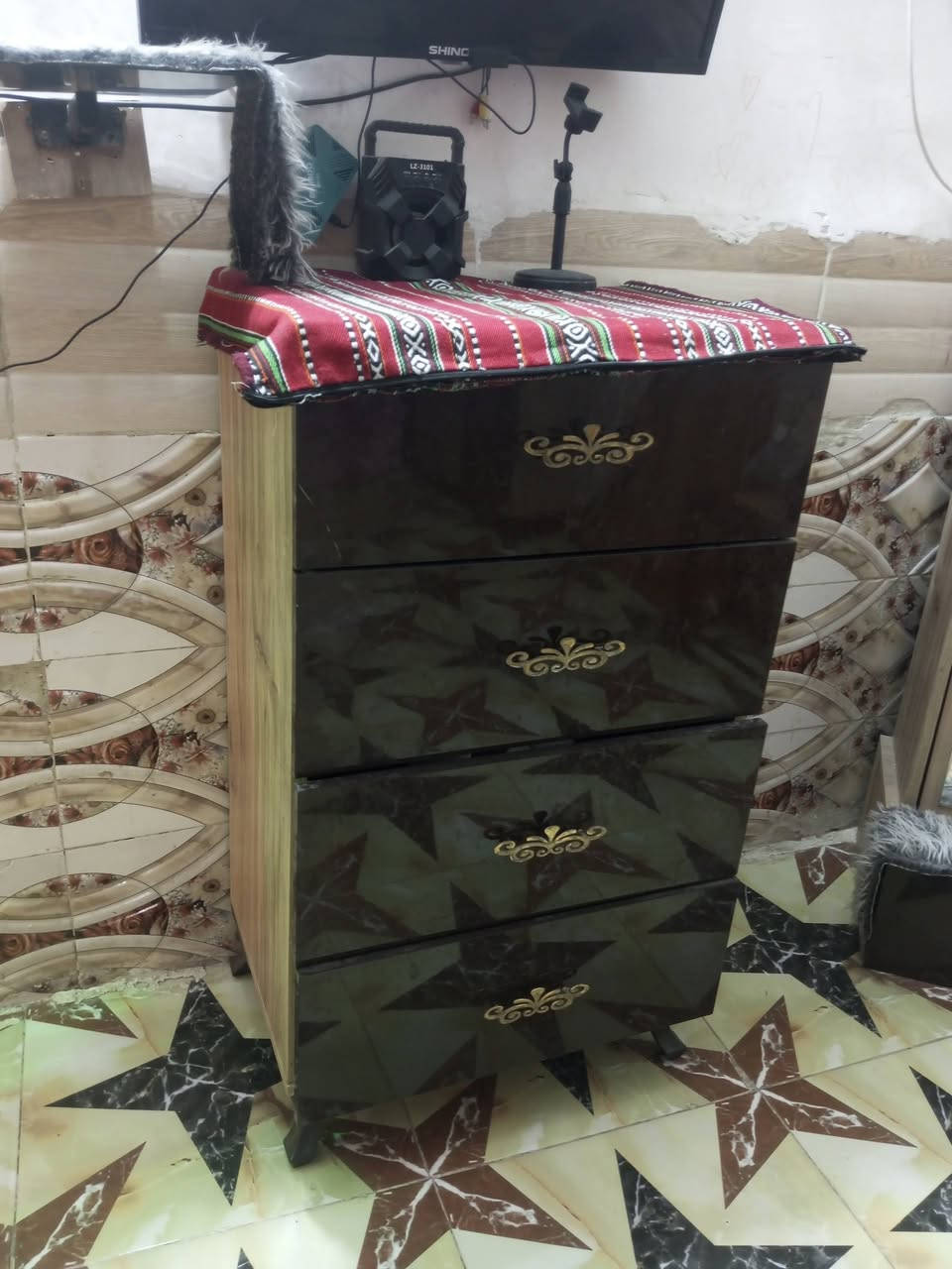 غرفه تركي للبيع نضيفه اضرارهه بسيطه السعر 450الستفسار ع الرقم ***********
