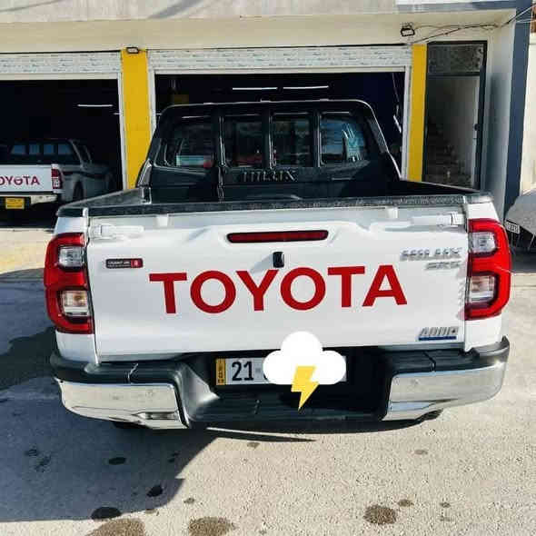 تويوتا هايلوكس 2023 – دبل أكسل، يد واحدة 
مسحوبة بسفري الشخصي 
رسمي ورقم مؤقت قير عادي 
بدون بوية وباقية على كلام الشركة
 يوجد فقط بستة تبريد واحدة 
كلشي على الشرط 
القير والمكينة على كلام الشركة 
السنة والبيئة جديدة – سيارة بيت

السعر: اطلبه بالكومنت ويوصل لك مباشرة 📩

القير والمكينة والتبريد والتحويل 
والغرامة كلها على الشرط

أرقام المالك: 
***********
 ***********
