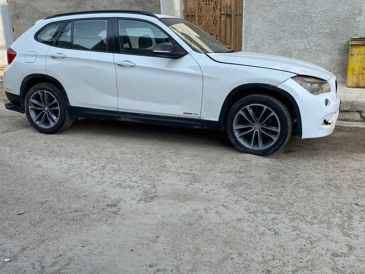 سلام عليكم بي ام X1
مديل ١٥ 
السياره حلوه ونضيفه 
بين نواقص بسيطه 
السياره أمام عينك تجي تفحص وتلكب 
تاير جدد
صدر أمامي خلفي نص عمر 
كير محرك خير من الله 
السياره كهربائيات بيه نواقص بسيطه 
رقم واسط تحويل ثاني يوم 
سنويه ما ساقطه 
السعر ٨٨وبيه مجال بسيط 
*********** ابو رعد 
*********** منتظر  
اتصل وبيك خير وتدللل
