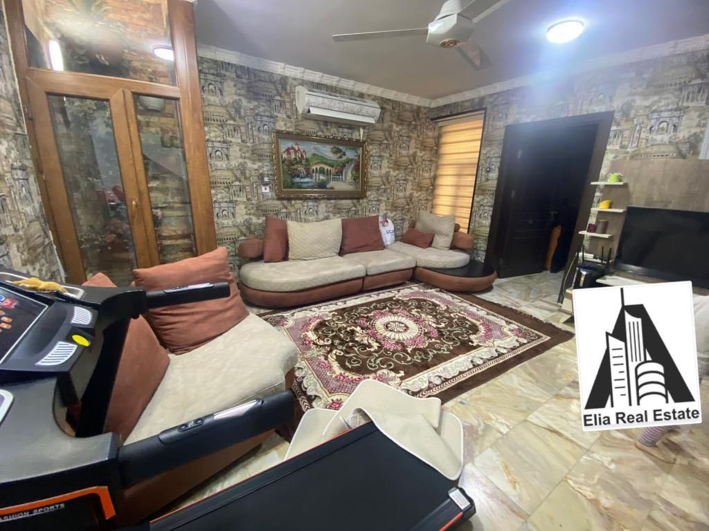 مكتب إيليا للعقار
للأيجار في السيدية
دار حديث وتجاري  
مؤثث بلكامل
مساحه 150 متر قرب شارع الخيزران شارع 20 متر رصيف 7 متر 
يحتوي على : كراج سياره ومدخلين 
استقبال ومطبخ 
غرف نوم عدد 4 
صحيات عدد 4 
مناور و بالكون 
الدار مؤثث بلكامل وجاهز للسكن 
يؤجر سكني او تجاري 
ايجاره 2500$ شهرياً 
للاستفسار اكثر 

***********
