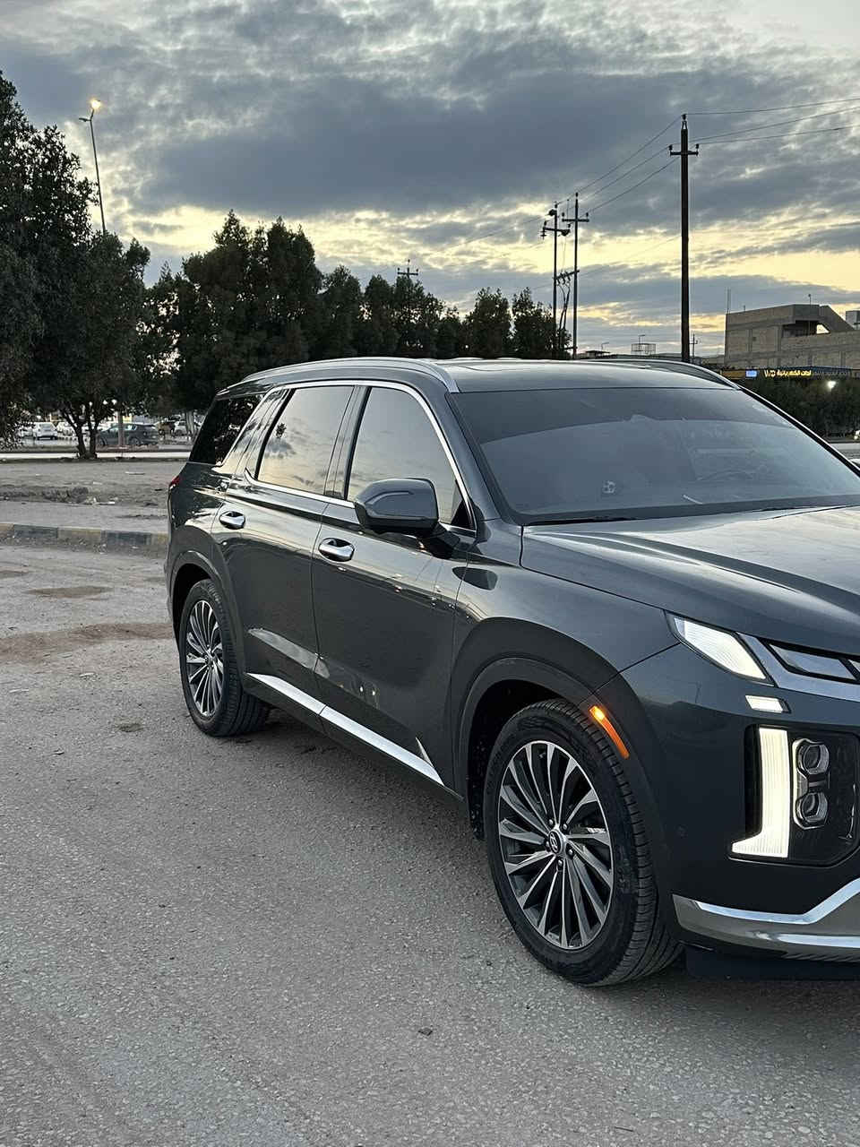 سلام عليكم ورحمة الله 
هونداي بالسايد الكرافيكي مديل 2023 وارد امريكا
لون نفطي 
كامرات 360🔄 درجة 
حساسات امامي وخلفية وجانبية 
رادرات امامي وخلفي 
مراية خلفية الكترونية
عداد ديجتار 
فتحت سقف قطعتين
مكينة 6 سلندر 3800 
تبريد كهربائي وميكانيكي ثلاث قطع 
القمارة كنتاره شاومو 
الكشن السائق يوجد وضعية المساج 
الداخل ابيض ملكي VIP
كشنات تبريد وتدفة
دفع رباعي
انظمت القيادة سبورت وسمارت وقياده ثلجية
وقياده عادية 
قيادة ذاتية.  مثبت سرعة  مثبت مسار 
ستيرن تدفة 
سبيكر صوت للمقاعد الاخيرة 

رقم السيارة اربيل مداور ثاني يوم 
السعر :310 ورقة وبية ومجال بسيط 
مكاني النجف الاشرف 
*********** 
علي جاسم
