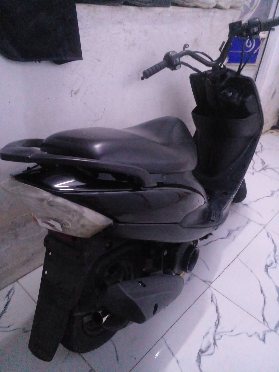 دراجه ماكس للبيع دراجه كامله اول هندر السلف بس راجز يرادله تخم تاير دبلات شغاله والشاير بس اكلوبات لا تنقيص ولا تبخير وشلعه اشك الكاع  السعر300 المكان ديوانيه الاسكان ارقم ***********
