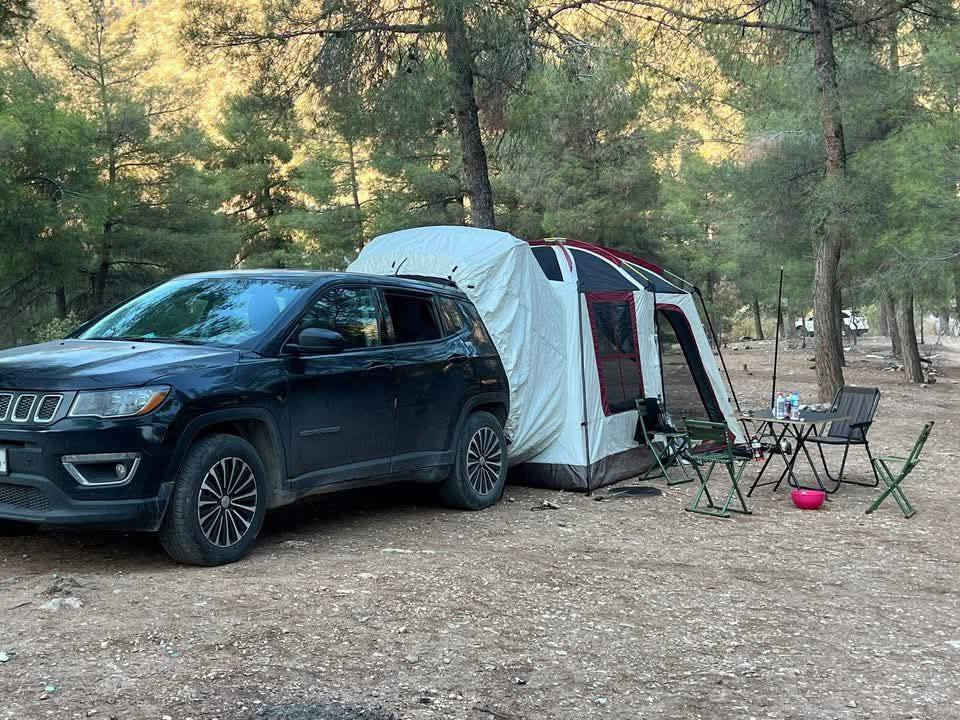 خيمه عائلیة كبیرة بتصمیم كلش حلو  تنشد بسياره قیاس طول 3 متر و10 و عرض2 متر و10 سانتيم وارتفاع 2 متر  یتكون من غرفتین وتكدر تفصل بینها یصیر غرفة كبیرة  ویا كاعیة و سقف طبقتین وبیها شبابیك كل شباك بیها ناموسیة  السعر 110 الف  متوفر توصیل لکل محافظات ٥ الف ***********  بی واتساب
