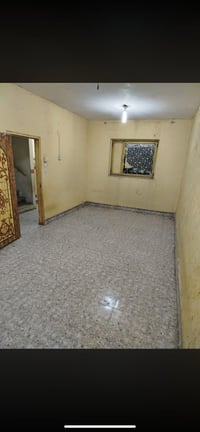 شقه طابق اول موفقيه قرب شارع بغداد تتكون غرفتين وصاله ومطبخ وحمام رايد...