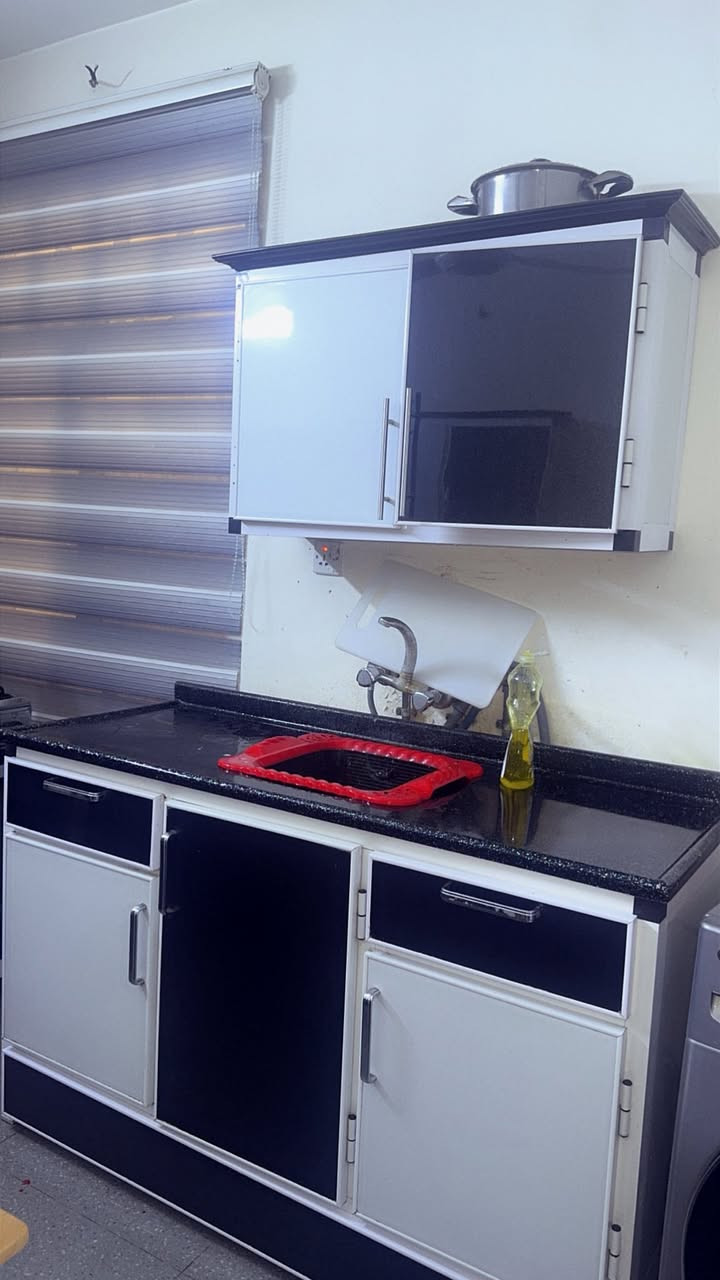 السلام عليكم 
كاونتر للبيع السنك مرمر 
السعر ٥٥٠الف 
مكان منصور داوودي 
اي كسر مابي 
تلفون ***********
