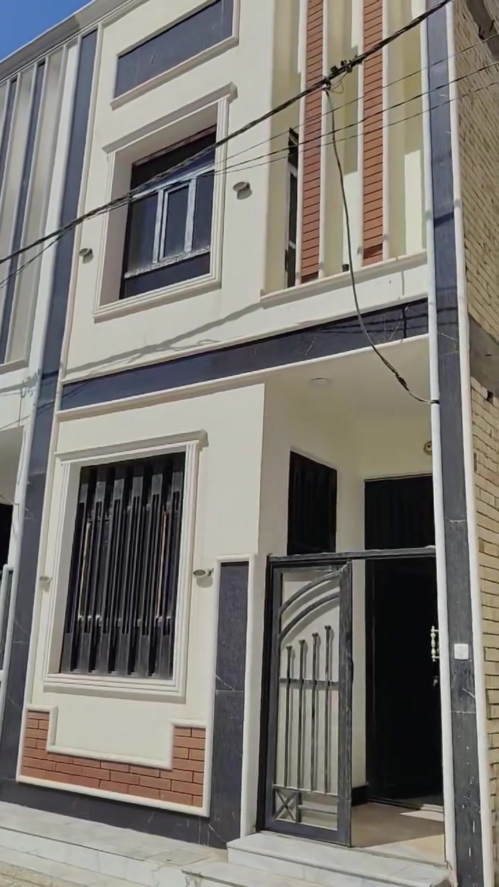يرهم حسينيه او سكن لموقعه المميز ولقربه من الشارع العام فقط 50 متر او اقل بيت 🏢 50 متر طابقين غرفتين نوم سويت صاله استقبال جاهز للسكن مباشر مجمع سكني جيد جدا من ناحية الخدمات والشوارع والبنى التحتيه 
الموقع: شارع السيدة زينب مجاور فندق البارون 
***********
