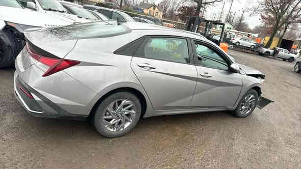 Hyundai Elentra 2024
مشحونه لدبي
#السعر 98 ورقه لدبي بدون تصليح بدون كمرك
للأستفسار الاتصال على الرقم التالي
*********** مهندس مصطفى
