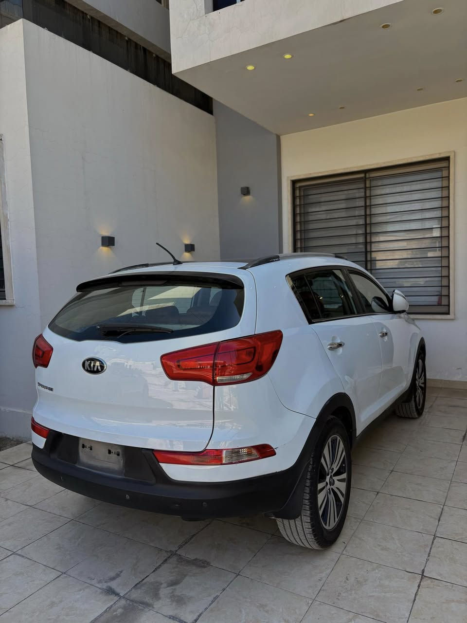 السياره جديده تخبل وبدون اي نقص 
ماشيه 77الف كيلو فقط 
بيه صبغ جاملغ خلفي فقط 
غير شي السياره  مكفوله 
ادامه كامله للسياره مسويله محرك كير مكفول 
مكان السياره بغداد 
السعر 152ورقه 
*********** 
***********
