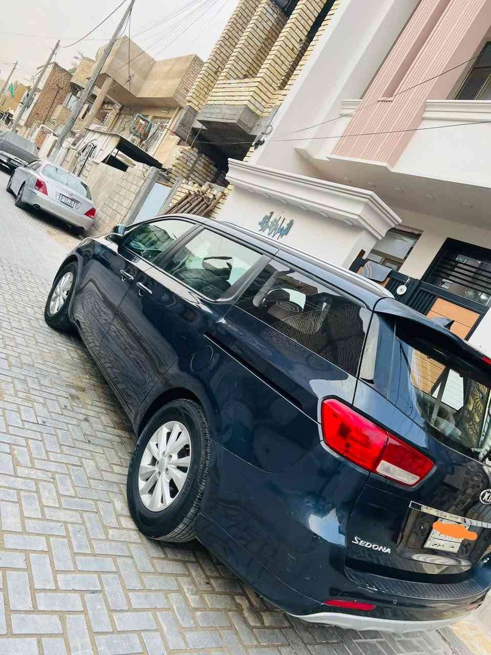 السلام عليكم كيا سيدونا موديل 2017 رقم بغداد بأسمي   ماشيه 72 مواصفات بوب كهرباء كرسي السائق كهربائي مرايات شفط تخم تايرات كوري اصلي تحكم بالمري تحكم بالستيرن كامره خلفيه تبريد مركزي 3 قطع صور حادث امريكا موجوده بالمنشور حادث بسيط السعر والتفاصيل اتصل***********
