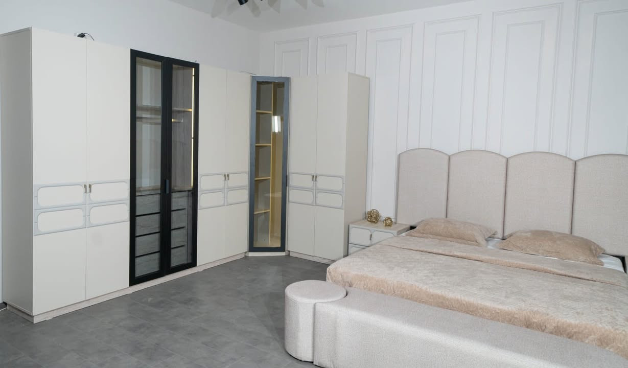 🛋️ موديل برنس زاوية
 • عدد القطع: 11

المميزات:
 • ✅ الشازلونه بشكل جديد
 • ✅ إنارة بالمرآة قيافة
 • ❇️ ضهر بلوك
 • ✅ المصنع الأصلي
 • ✅ قياسات ضخمة
 • ✅ إنارة بالكنتور
 • ✅ إنارة بميز التواليت
 • ✅ سرير ثلاثي

📩 للطلب أو الاستفسار: راسلوا الصفحة أو تواصلوا عبر الرقم:
📱 *********** (واتساب متوفر)

⸻
