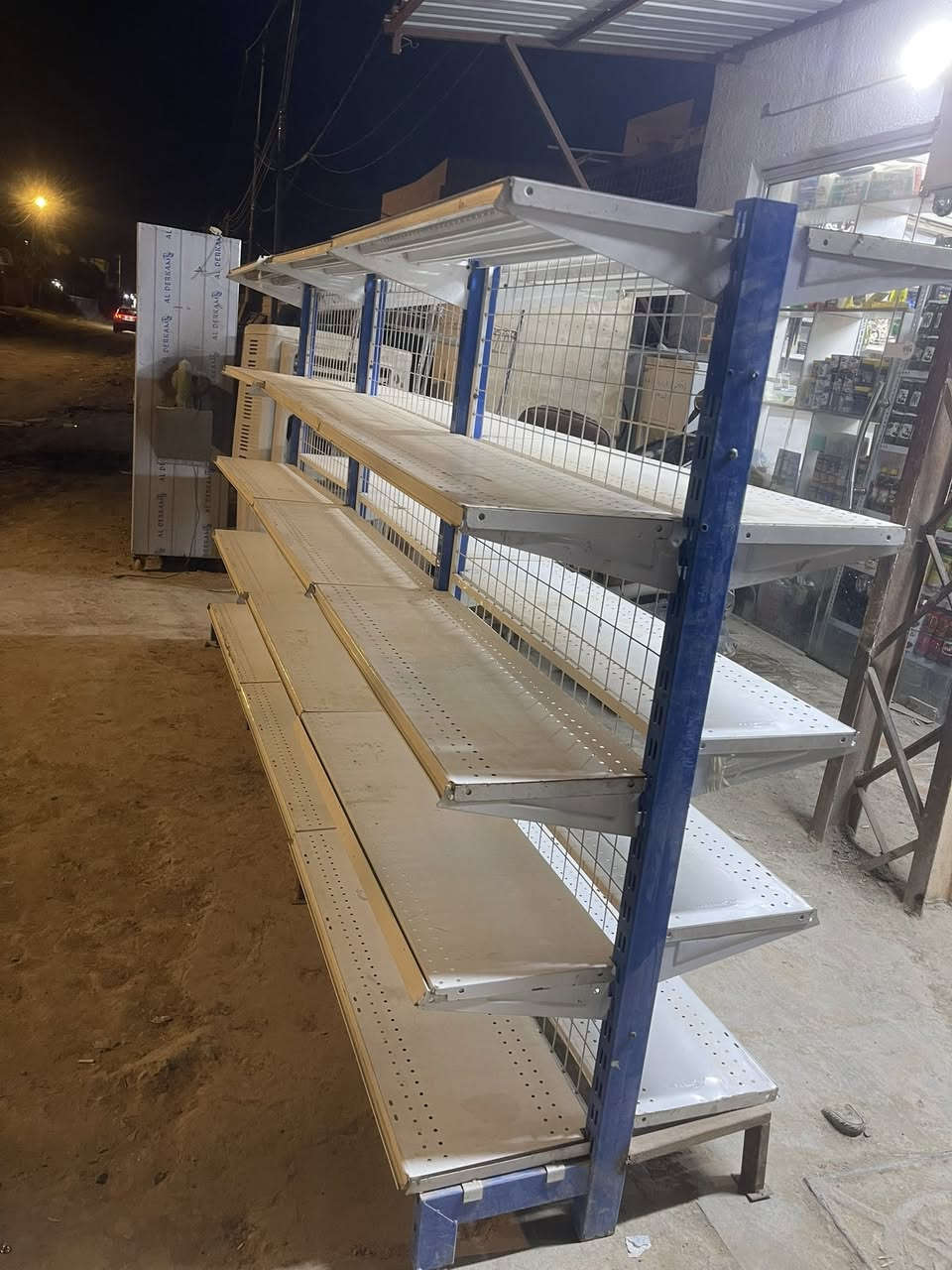 يوجد رفوف سفينه للبيع للاستفسار الاتصال على الرقم ***********
