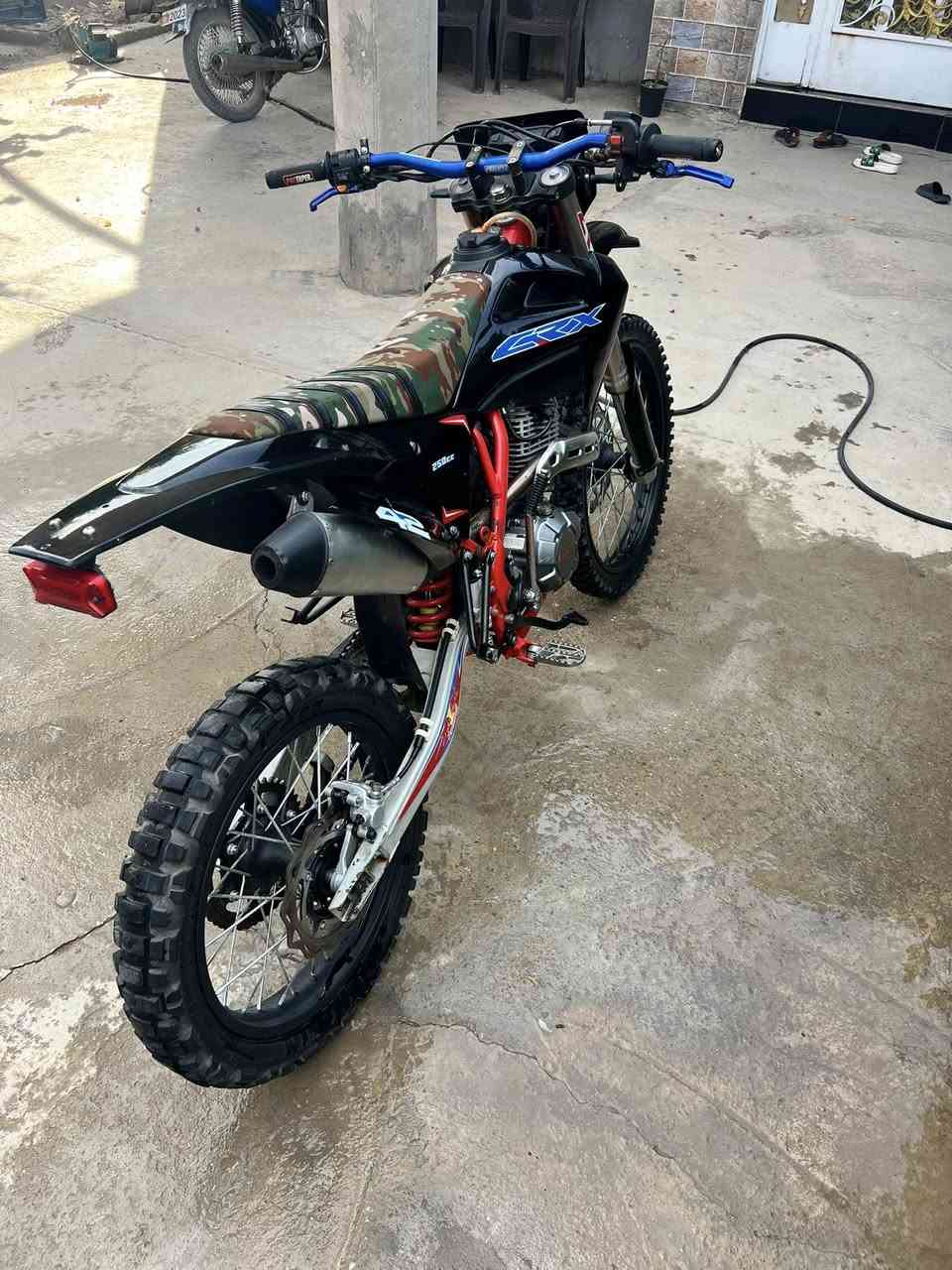 قفاز CRX موديل 24مكينة250ممفتوحة تايرات جدد ويالة جدد بريكات كلها جديد حجم 42 صبغ حراري اصلي دبلات بلجيس ماناقصها شي كاملة للبيع فقط مكاني واسط صويرة
***********

