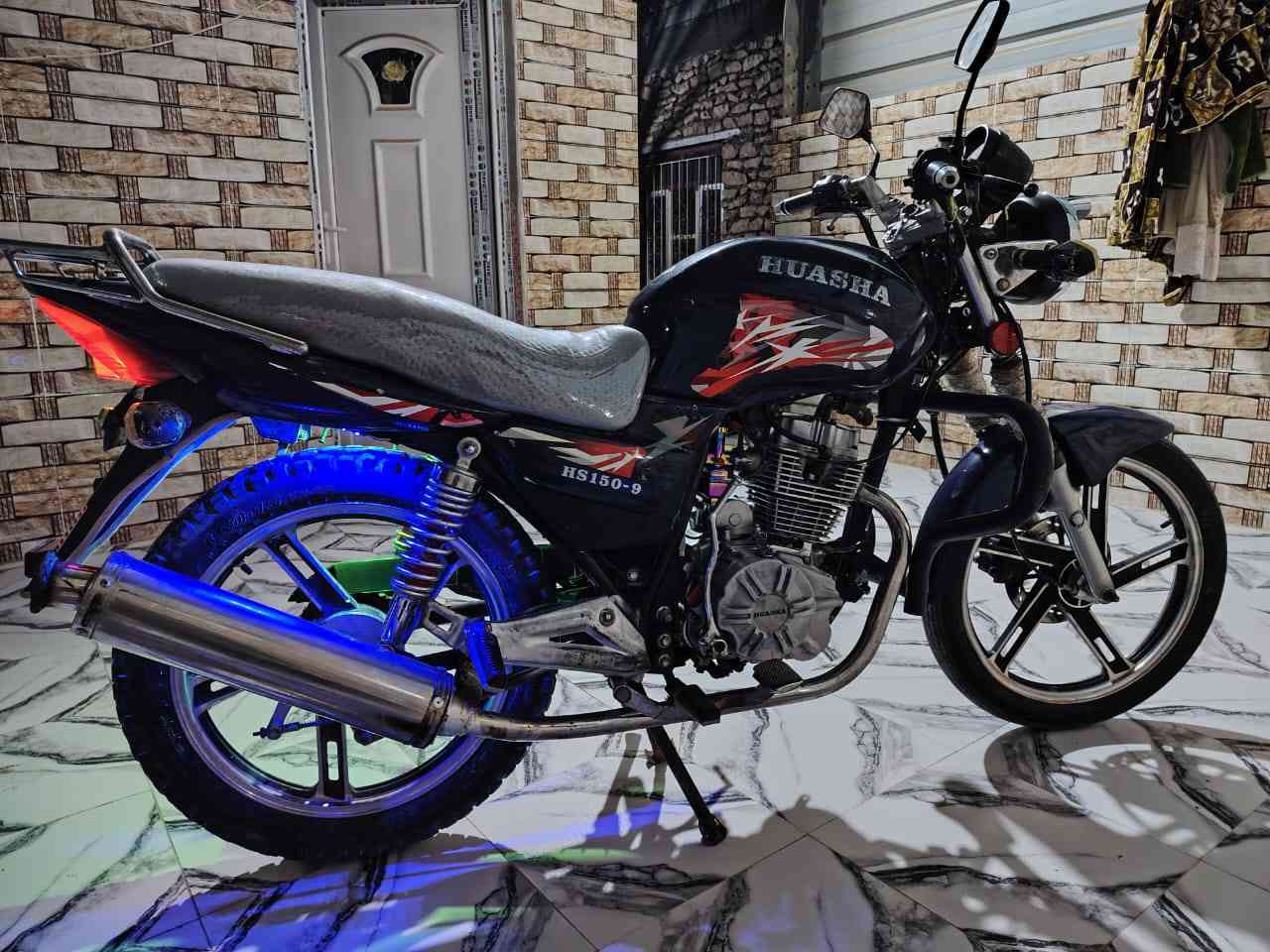 سلام عليكم دراجه هيوشه للبيع موديل 2018  نضيف ماناقصه كلشي نكره صلف مكفول من كلشي بدون أوراق هاتف *********** مكان رمادي جزيره البعساف السعر 475
