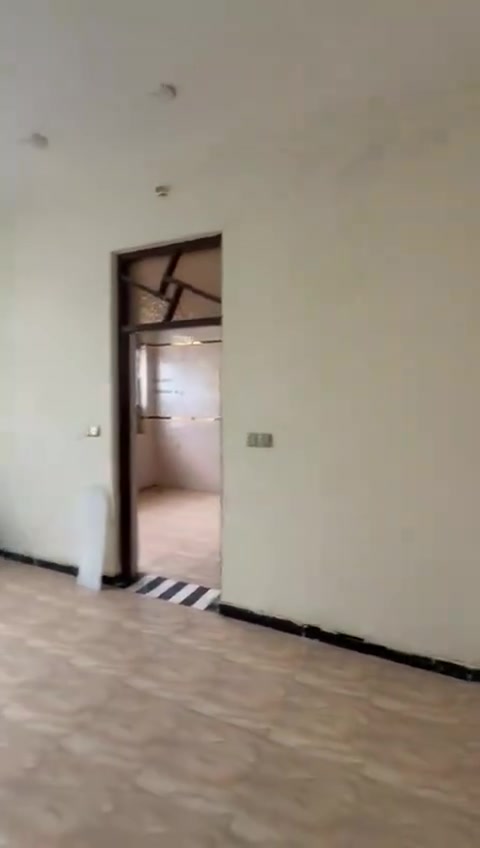 السلام عليكم
للايجار 
شقه طابق اول
الدوره شارع مول الحياه المربع الأول 
السعر ٥٠٠ الف 
للاستفسار 
***********-***********
