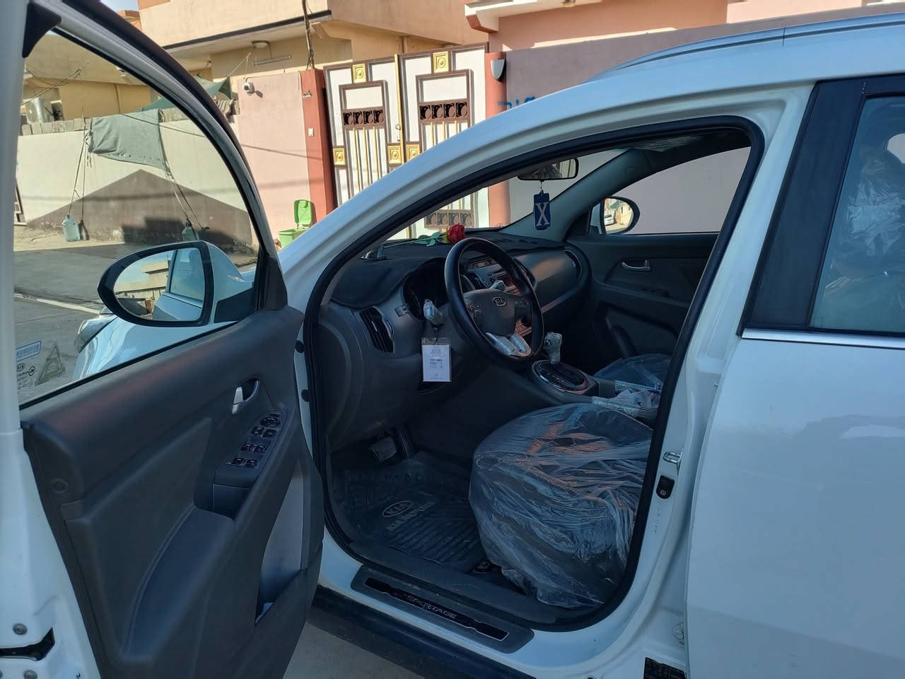 كيا سبورتج 2010فول
سنويه جديده شرط التحويل 
مكفول من صبغ الضرر
سعر:147
***********
