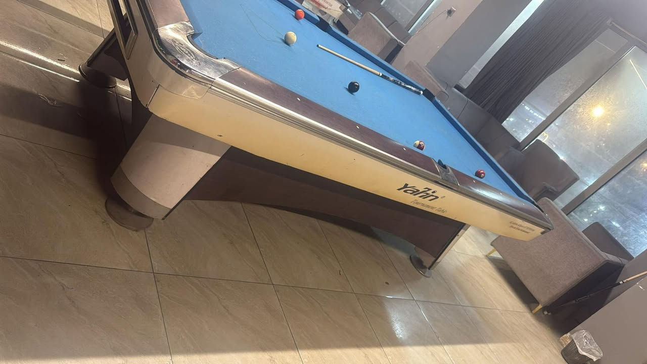 متوفر ميز يلن مال العلويه الميز نضافه 99/100. اي ستفسار التواصل على هذا الرقم ***********
