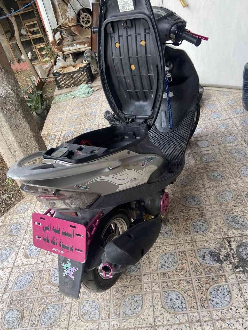 السلام عليكم الكفاله للبيع دراجه صار شهر من طالعه من رمبه مزوعه تزويد
التزويد⬇️
1 شيال rgs اصلي سعره45 
2 قطرة دهن ncy اصلي متحركه
3تعلاكه ncy
4قبغ فلاوين rgs اصلي 
5يدات بريكncy اصلي 
6 قطرة دهن اكسل r&s
7قبغ عمبار اصلي جا وياهه 
8صالنصه fm واقيه نيكل اصليه تختلف عن العاديه
9قفيص rgsالي بل صالنصه عدد 2 
10دمام tourboاصلي 
11 ستاند صفح poosh 
12 قاعدة رقم r&s
13 منضومة لايت زينون
دراجه ختم واحد ويه المكينه ومكينه مملعوب بيهه خلاص 
سلف بلادي كابريتر بلادي غراضهه البلاديات كلهن موجودات 
دراجه نزلتهه1050 اريدهه ب975 وبيهه مجال مابيهه شي مايشتغل بس الگيچ سلسله مكطوعه عندي نكطعت سعرهه3 الاف ودراجه نص نكره مكاني ديالى الخالص هبهب رقمي***********
