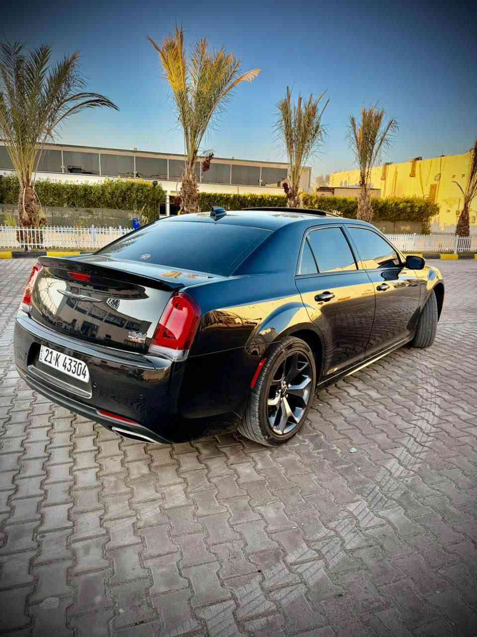 اوباما : 2023 . (كندي) . 
العداد   :  ( 78000 الف كيلو ) 
المحرك : V6 . 3.6L . 

المواصفات :
* الواجهة الأمامية SRT. 
* پانوراما . 
* رادار مع مانع تصادم . 
* نقطة عمياء . 
* حساسات امامية . 
* مصابيح امامية زنون مع LED . 
* ويل قياس 20 أنج . 
* حساسات امامية .
* حساسات خلفية . 
* شاشه كبيرة مع نظام ملاحة نفكيشن GPS .
* سستم صوت الپاين مع سماعات بريميوم .
* مقصورة الركاب من الجلد الفاخر .  
* مقاعد أمامية كهربائية عدد 2 . 
* ذاكرة لحفظ وضعيات الجلوس (ميموري) . 
* مقاعد أمامية تبريد وتدفئة . 
* مقاعد خلفية تدفئة . 
* تشغيل عن بعد . 
* ستيرن كهربائي . 
* تدفئة ستيرن . 
* محدد سرعة . 
* تلفون بلوتوث . 
* كاميرا خلفية .
* مرايا متحسسة للاضاءة العالية .
* كير شفتات بالستيرن . 
* دخول ذكي (بصمة) .
 
بغداد تحويل مباشر 
مكان السيارة بغداد 

تفاصيل اكثر ع خاص او اتصال 

*********** بغداد, العراق
