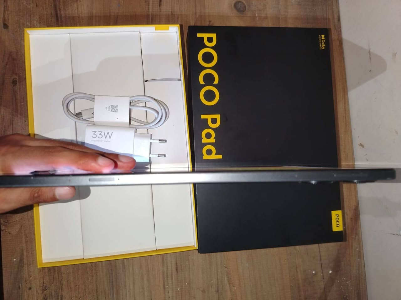 للبيع POCO Pad 8+256GB
السعر خاص :  

*المواصفات:*
- *الذاكرة*: 8GB رام + 256GB تخزين، تخزن ملفاتك 4 سنين مرتاح
- *الشاشة*: 12.1 إنج 2.5K 120Hz - أكبر وأسرع شاشة بهالفئة. ممتازة للدراسة والـPDF واليوتيوب
- *المعالج*: Snapdragon 7s Gen 2 قوي، يشغل كلشي بدون لگ
- *البطارية*: 10000mAh وحش. استخدام يومين شغل متواصل
- *الصوت*: 4 سماعات ستيريو Dolby Atmos صوت سينمائي
- *النظام*: HyperOS على أندرويد 14، محدث لآخر إصدار

الحالة: استخدام شهرين فقط . بي خدوش بسيطه جداً. البطارية 100% 

*الملحقات:*
مع الكارتون الأصلي + الشاحن السريع 33W + الكيبل الأصلي. كلشي وكالة. ويدعم قلم  POCO Smart  
مكاني: الديوانية حي الامين
للتواصل : ***********
توصيل موجود
