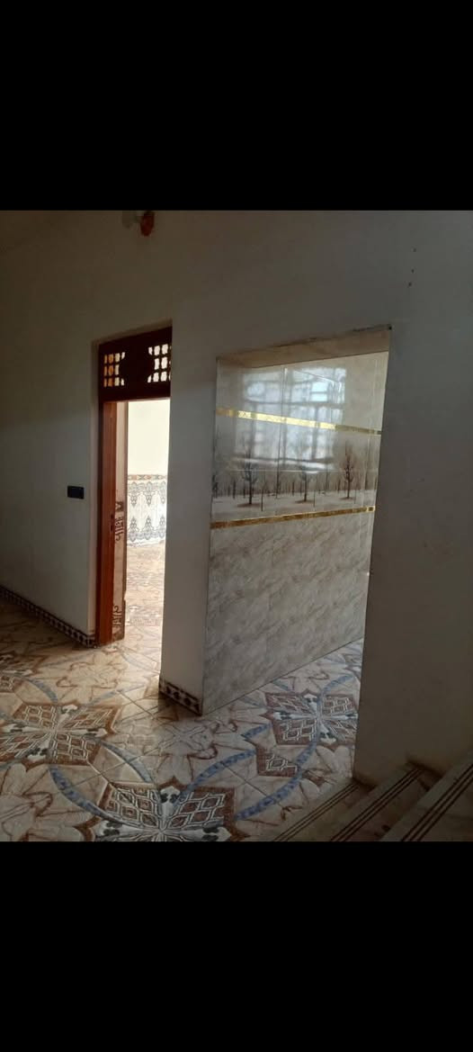 السلام عليكم بيت للبيع مساحه 200 متر حي الزهراء قرب المعهد الفني مطلوب مبادره 80 ورايد باليد 75 اي استفسار خاص, ***********
