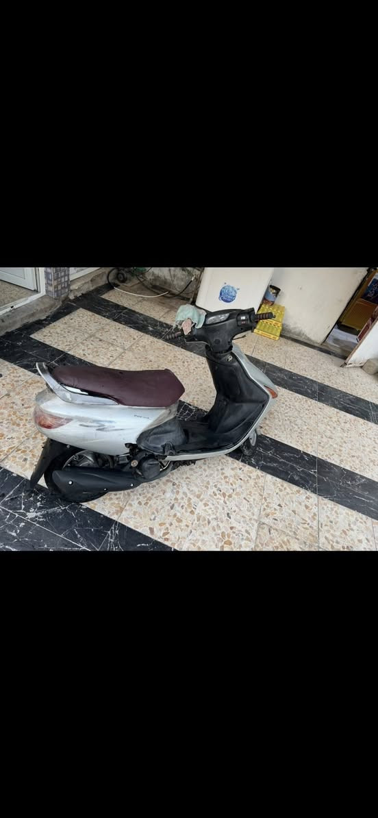 دراجه فراشه للبيع عنوان الجنينه شارع السوق دراجه كهربائيات شغاله لاحها ماي وماتشتغل الكهربائيات الدراجه شغاله هندر واحد شلعه تخبل بريكات بيها سعر 300 وبيها مجال 
***********
