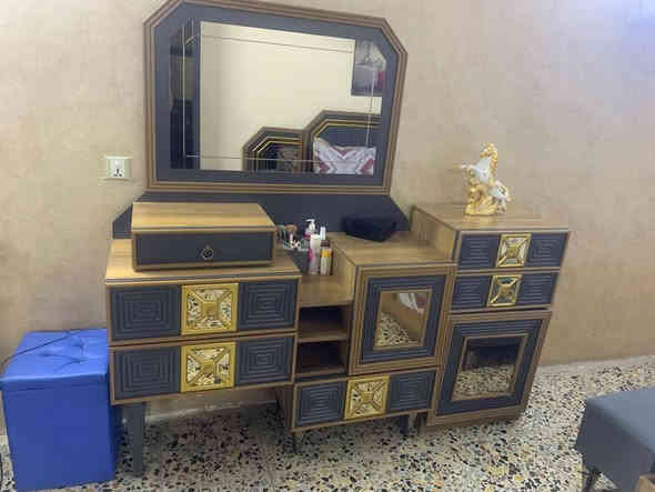 غرفه نوم تركي درجة اولى 10قطع جديدة جدا بدون شخط سرير خزانه كنتور 6 وملحق العنوان بغداد السعر 900  الاتصال ***********
