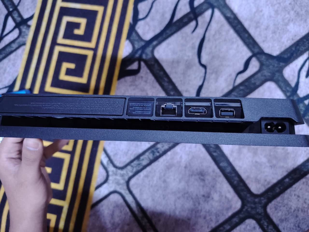 بلي 4 سلم اوربي ذاكره 500G
الجهاز نظيف 100% ما مفتوح 
الملحقات: يدات2 وحده اصليه والثانيه مال باله
مع قرص GTA 
السعر :250 وبي مجال 
مكاني بغداد الصالحيه 
للأستفسار واتساب:***********
