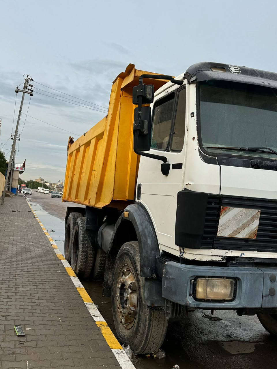 موديل 94
راس تريله تك مطوله
محرك 28 نظيف
كير فافونه 210 جديد
مجموعه جي اف جديده
السعر 225 وبيها مجال للشراي
رجاءاً رجاءاً رجاءاً الي مو شراي لا يتصل 
***********
