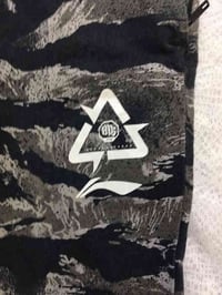 بوجايم عسكر يه مدني قطع مختلفه اللون شي روعه باله اصلي القياسات مختلفه...