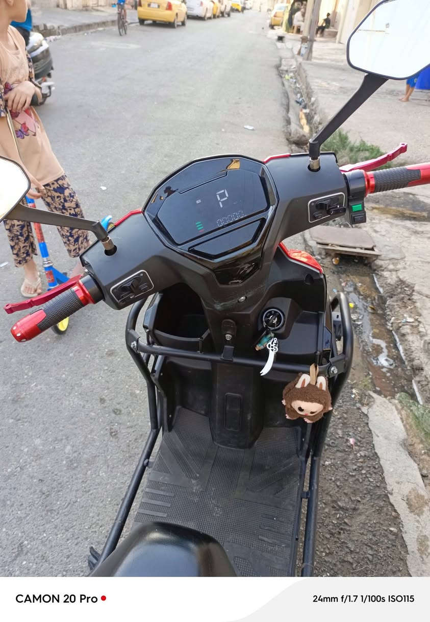 موطور شحن سكنس ABR السلطان 👑 الموطور موديل 2025فول مواصفات للاخير 
مواصفات لموطور:)  
1= سويج عدد 2 وبصمه ريموت 2
2=زنون بلادي عدسات🤍 
3 ….بصمة تشغيل واطفاء عن بعد 
4…بلاجكتور ليزري رماش ☄️
5 ….ويل كروم موروني 🫶
6.…شحن USB👏 
7.…جنطة خلفيه مسواك بلادي👍 
8.…لايت زنون. فول. 
9.…نشرات ليد 🎭
10.…يدات بريك رياضي 
 11.. موطور صار 6 اشهر من أخذته بس بعده جديد
12….نظام رجوع Rالى الخلف✨ 
13.…لموطور مدرع حمايه ♥
14.…عدد لبطاريات 6لكبار 👉
15….سرعة موطور 99 تقره لشاشه💪
16.…كير 4نمره 🔥
17….الون أحمر واسود ❤🖤
18….بطاريات بلادي مامبدلات 
لموطور بيه هوايه مواصفات 
اخويه لعزيز تجي عل موطور تشوفه وبعد اجدد من صور وبيك كل لخير وتدلل 
مكاني؛ موصل جانب الايمن 
السعر: 675 بيه مجال 
***********
