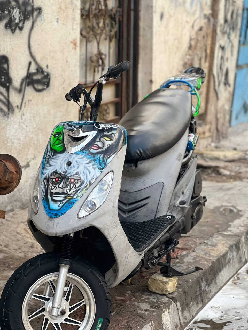 السلام عليكم
قجمه اول فتحة بوشتها 55 بس بوشه وبستم 
شلعه ومعدل وخرسه سلف وهندر كامله ما بيها اي نقص 
سعر 900 وبيها مجال او مراوس ايراني رقم  بصره امن داخلي 
***********
