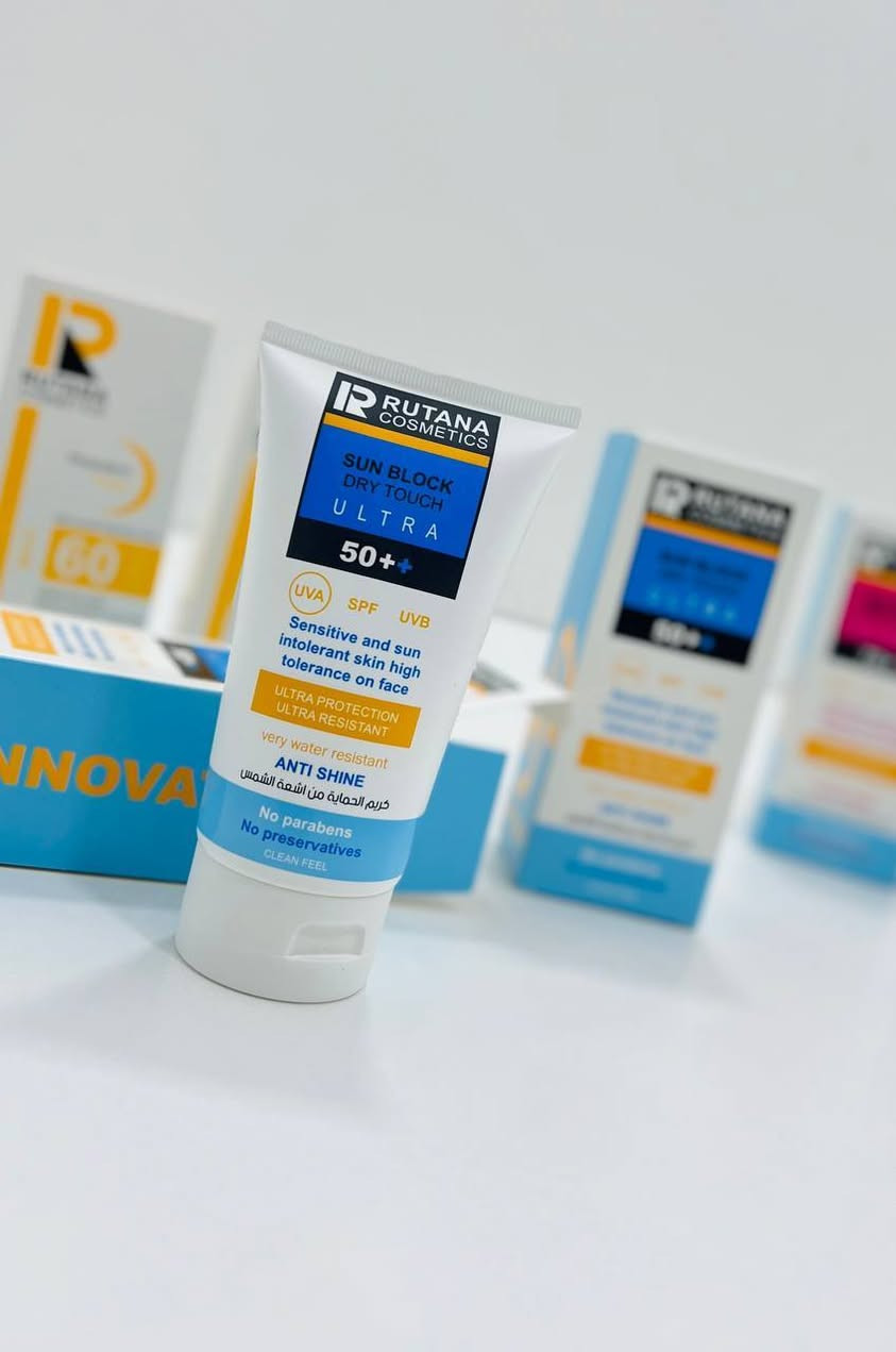 ☀️ واقي شمس روتانا كوزمتكس spf 50 (Rutana Cosmetics – Sun Block Dry Touch Ultra SPF 50+)
🌼 الميزات الرئيسية:
▫️ حماية عالية جدًا من أشعة UVA & UVB 🌞
▫️ مقاوم للماء بدرجة قوية 💦
▫️ لمسة جافة تعطي بشرتج مظهر غير لامع 👌✨مناسب للبشرة الحساسة 💖
 يُستخدم على الوجه بكل أمان 🧴✨
خالــي من البارابين 🚫
وخالـي من المواد الحافظة 🌿
▫️ حماية فائقة ضد الشمس 🔥
▫️ يمنع اللمعان ✨
▫️ يمنح بشرتج شعور ترطيب والحماية. 
المنشأ~ايطاليا
﹏﹏﹏﹏﹏﹏﹏﹏﹏. 🩷⋆˚🧁✧˚.🎀


**إذا كنت صاحب هذا الإعلان وتريد حذفه لأي سبب، رجاءا أرسل رسالة إلى الدعم الفني**