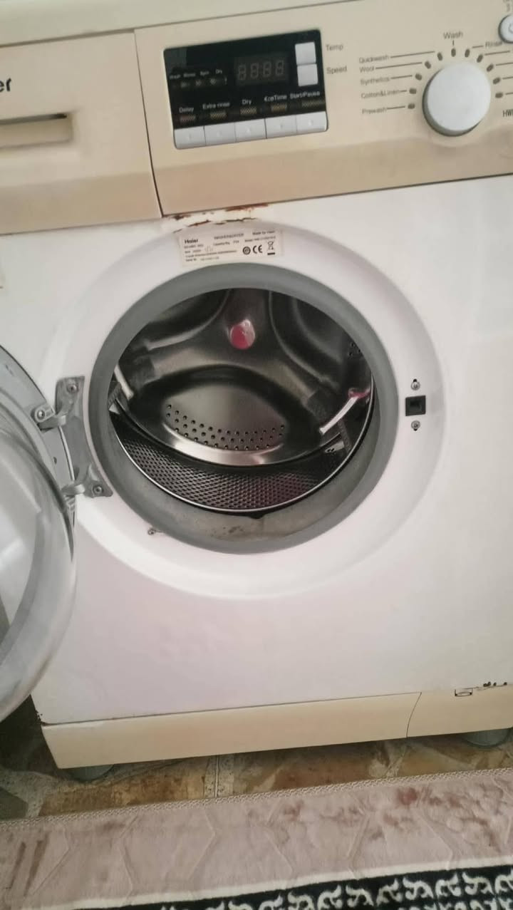 للبيع غساله توماتيك اسم هاير 8 كيلو شغاله  هيتر شغال شرط السعر 100 بيها مجال للتواصل  مع رقم ***********
