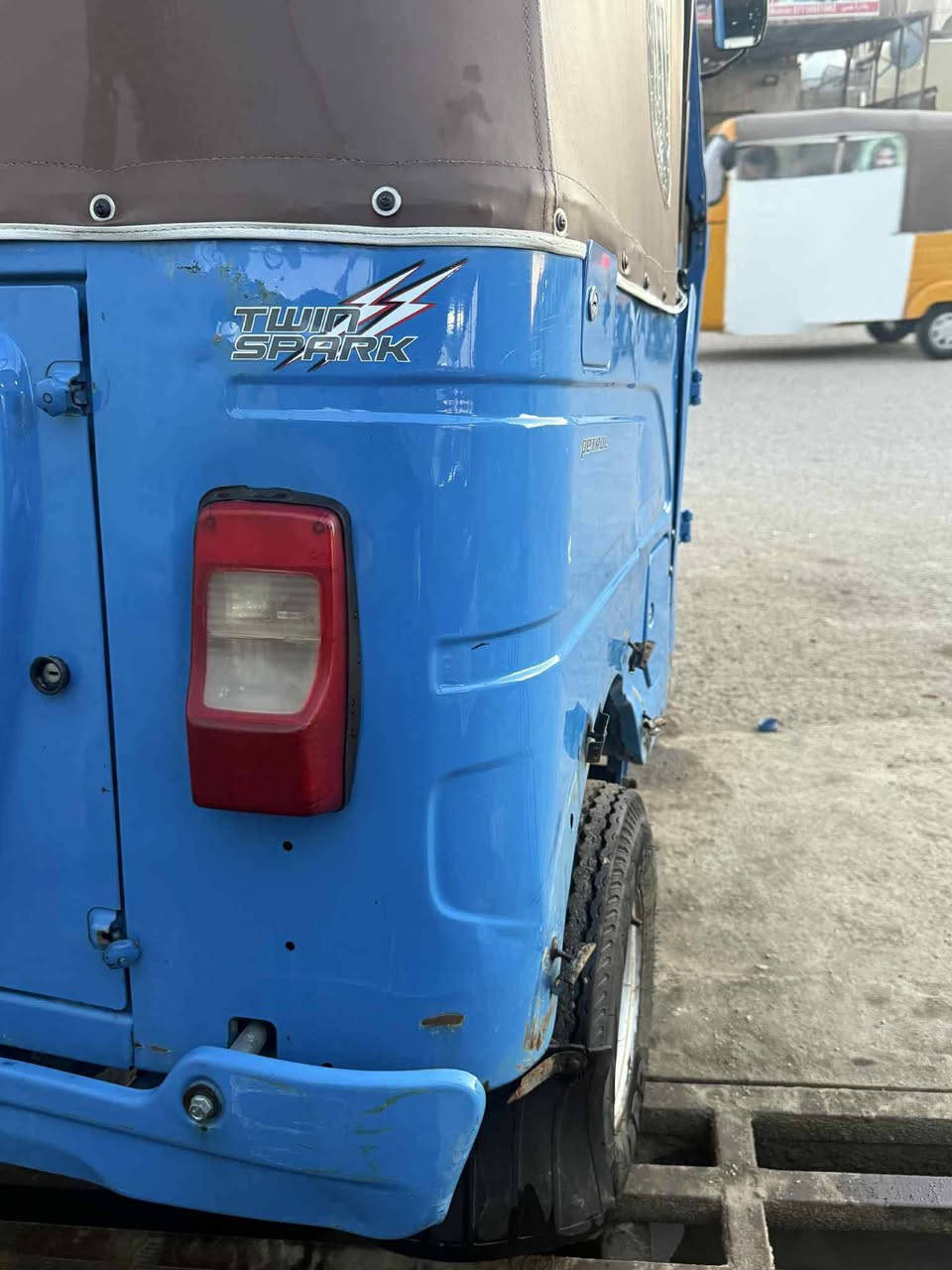 سلام عليكم تكتك ثنين و عشرين لبيع بكاني شعب ***********
