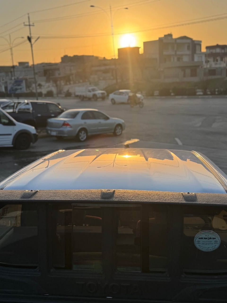 Toyota hilux 2016سید نهرۆ
پارچەڕەش بەبێ بۆدی بۆدی ساخە قرنجێکی بچووکی هەیە لە پێشەکەی 
گێر عادی ، ناو سوور تەبرید مەرکەزی 
ناوسور گێر حادی دەبڵ ئەکسل ١٢٧  هەزاری حەقیقی ڕۆیشتوە
سەیارەکە نمونەیە لەجوانی پۆڵیش و سێرڤسی تازە بۆکراوە 
گێڕو مەکینەو کارەبایاتی بەشەرت
سەنەوی  ١ ساڵ و ٦ مانگی ماوەبە ناوی خۆمانە وەکالەو تەحویل بەشەرت نرخی٢٠٠ گەڵاو مەجالیکی کەم
*********** رانية, السليمانية
