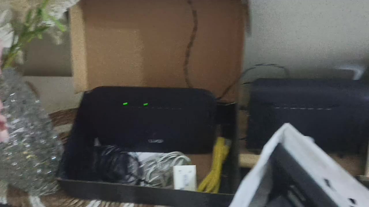 متوفر بفضل الله
٦ راوترات سوبر فيكتور وي
٢ zte 188a بالادابتور الاصلي 
2 zte v6 زيرو بالكرتونه وكل مشتملاتهم
راوتر زيكسل رجلين متحركه زيرو بكل مشتملاته 
راوتر هواوي موديل 8245 معاه الادابتور الاصلي والوصلات
للتواصل 01095292750
٠١٠٩٥٢٩٢٧٥٠


**إذا كنت صاحب هذا الإعلان وتريد حذفه لأي سبب، رجاءا أرسل رسالة إلى الدعم الفني**